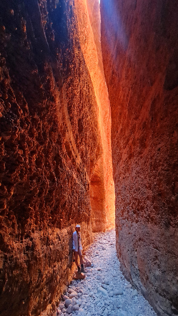 The walls on fire in Echidna Gorge