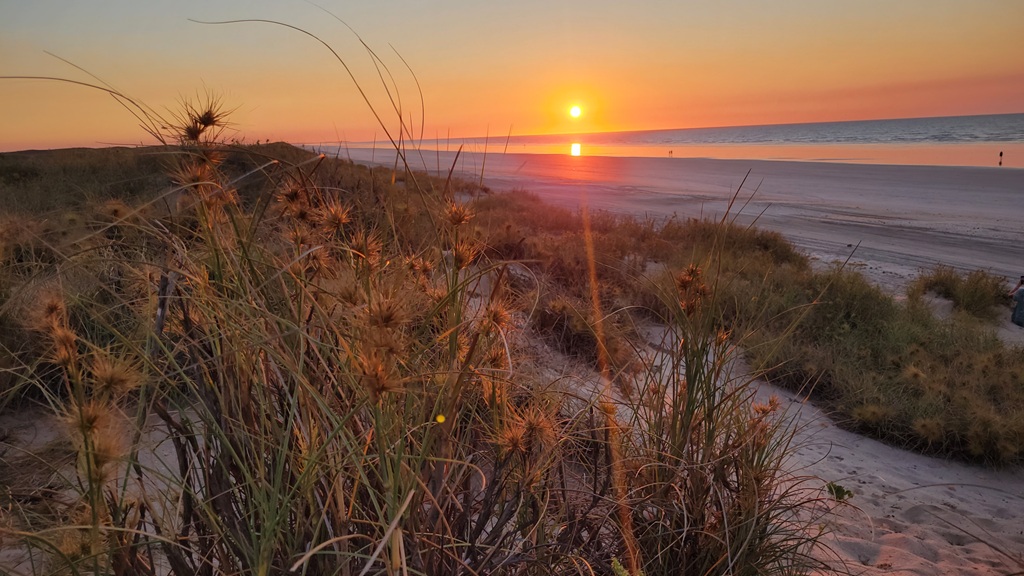 Beautiful sunset near Eighty Mile Beach Caravan Park